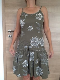 Kleid Esprit Olivgrun Mit Blumen Von Esprit Tauschen Tauschborse Und Verschenkborse Kostenlos Und Gebuhrenfrei